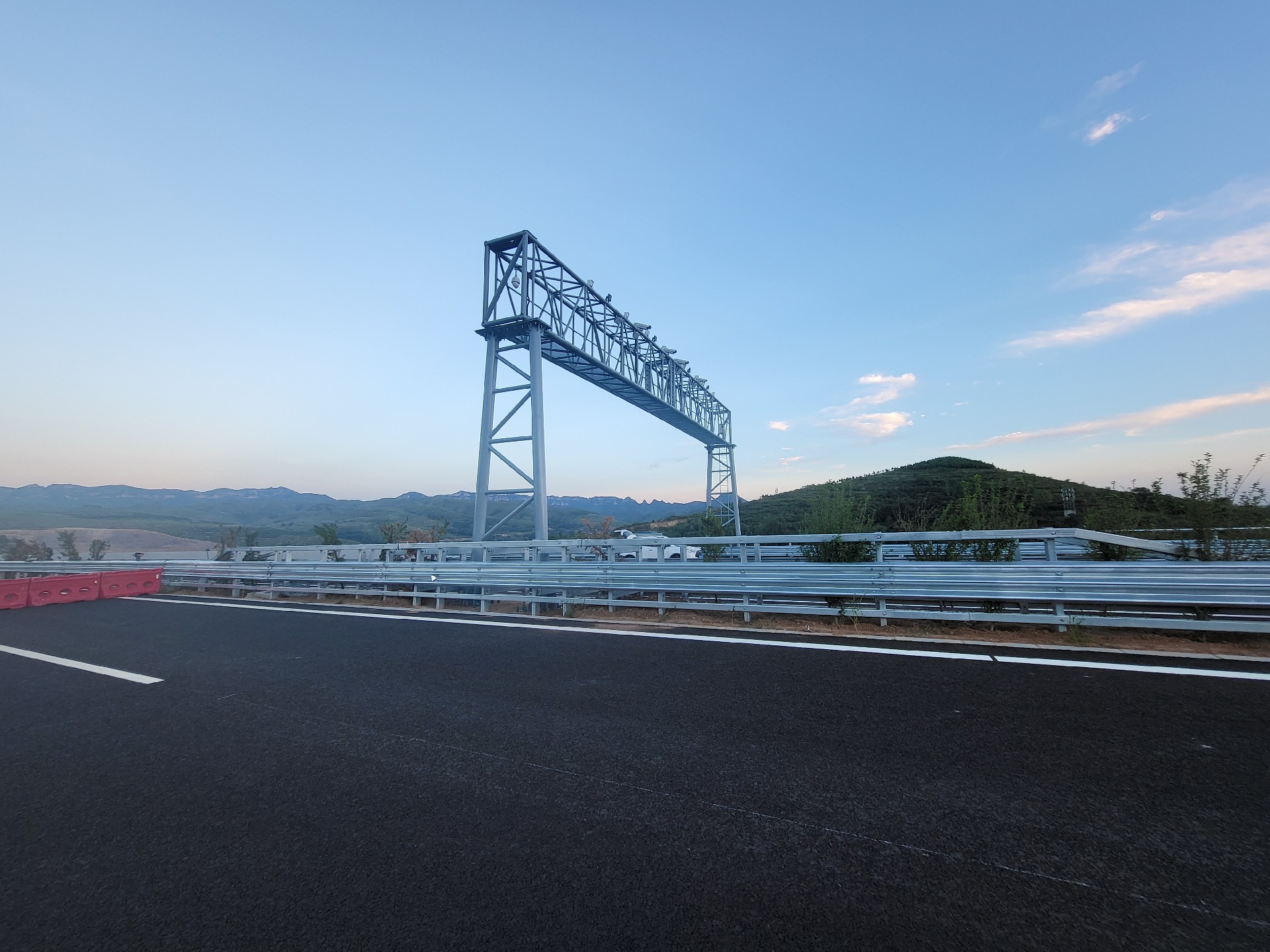 济潍交安二标 门架护栏2023.09